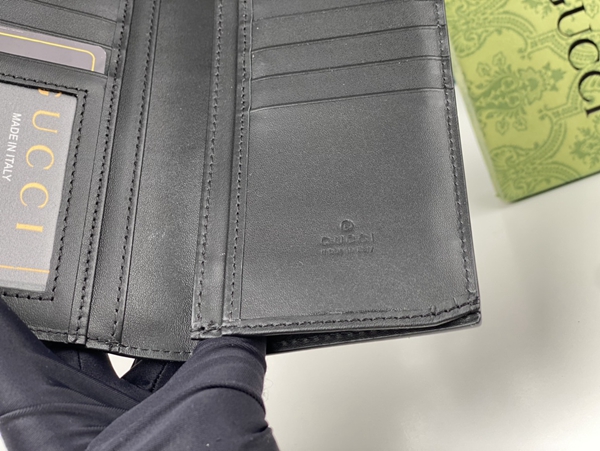 グッチ財布コピー着用イメージ